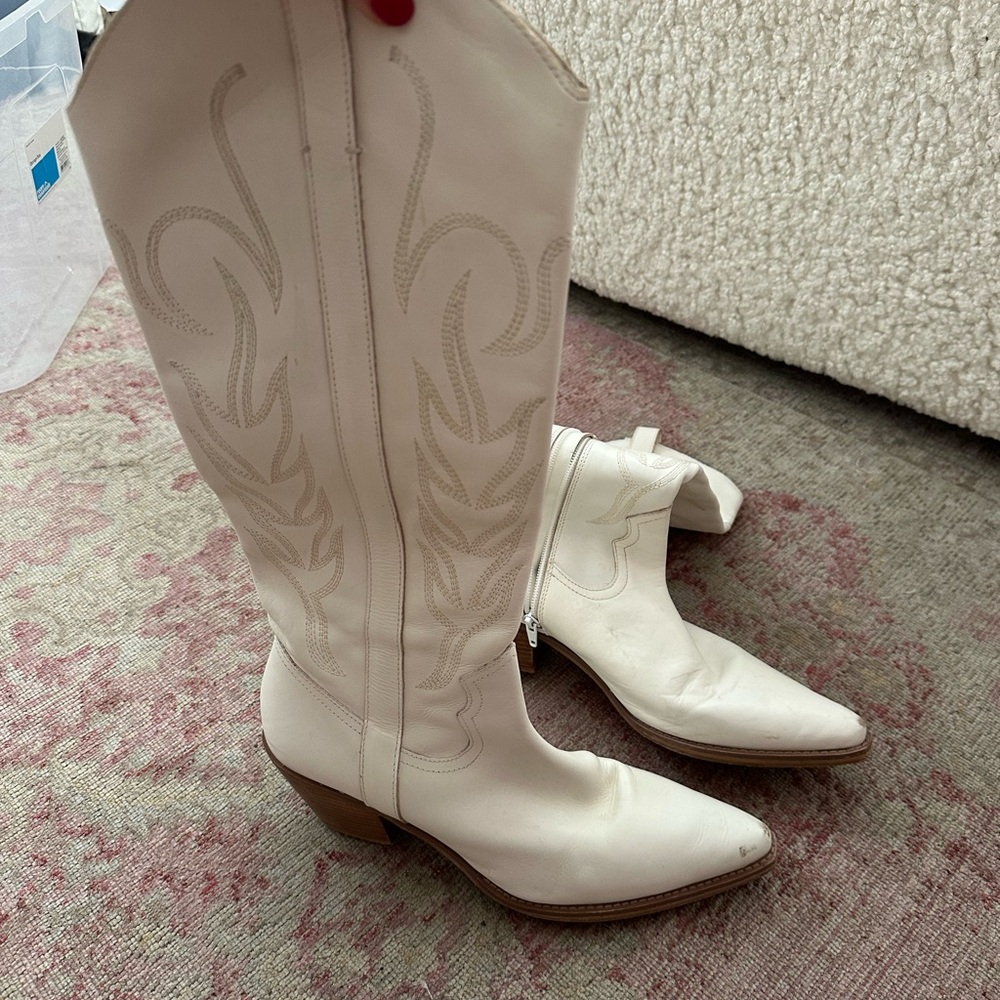 Cream Heeled Boots with Western Stitching